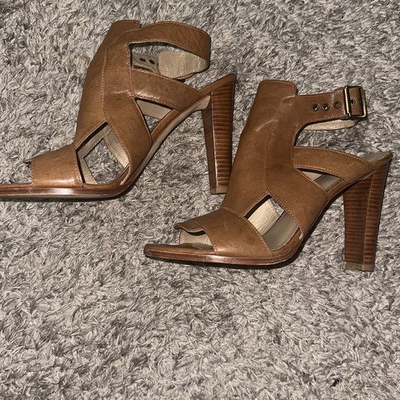 Stuart Weizmann camel leather sandals with belted ankle strap size 40.5 - Picture 1 of 8